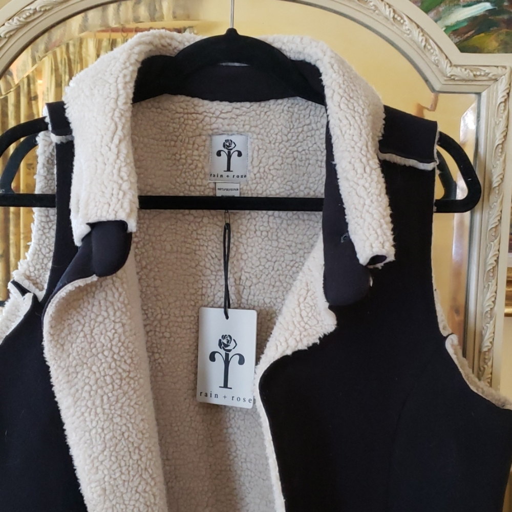 Vest - Picture 2 of 5